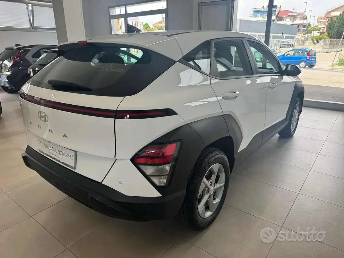 Usata Hyundai Kona 101 CV (74 kW) 2024 Bianco SUV