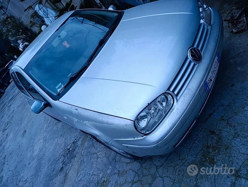 Usata VW Golf IV 110 CV (80 kW) 2002 Grigio Berlina