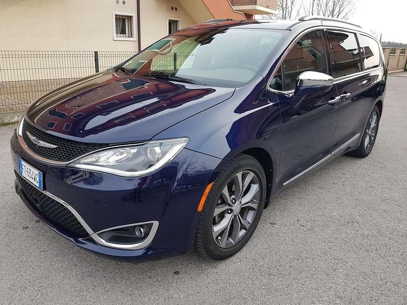 Usata Chrysler Pacifica Limited 287 CV (211 kW) 2018 Blu/azzurro Monovolume