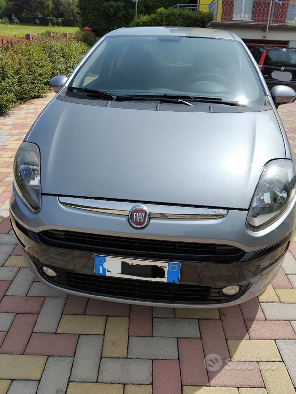 Usata Fiat Grande Punto 90 CV (66 kW) 2012 Grigio Utilitaria