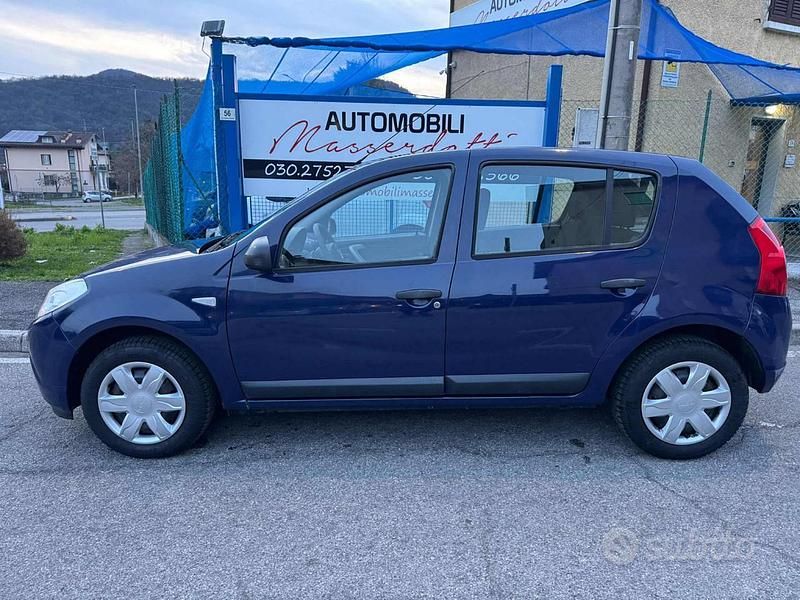 Usata Dacia Sandero Ambiance 75 CV (55 kW) 2009 Blu metallizzato Berlina