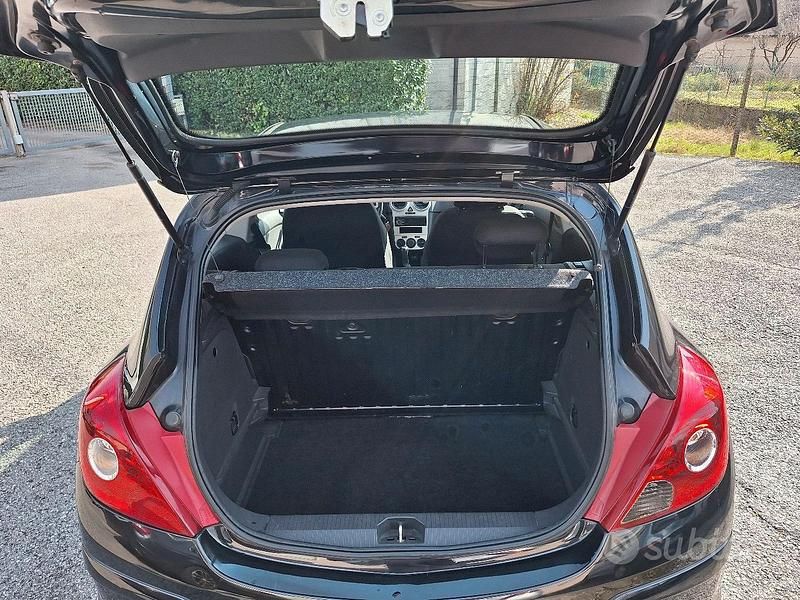 Usata Opel Corsa 80 CV (58 kW) 2007 Nero Utilitaria