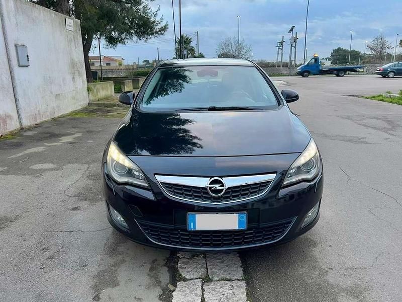 Usata Opel Astra Cosmo 110 CV (80 kW) 2010 Berlina