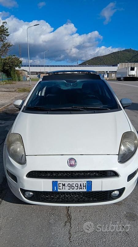 Usata 2015 Fiat Grande Punto Due volumi | 4700 € (Ottimo prezzo) - Immagine 1/4