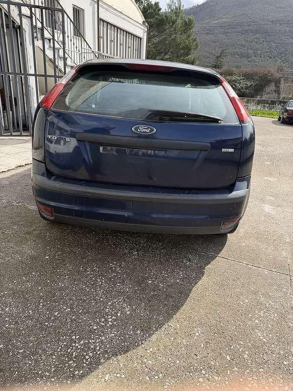 Usata Ford Focus 110 CV (80 kW) 2005 Blu/azzurro Berlina
