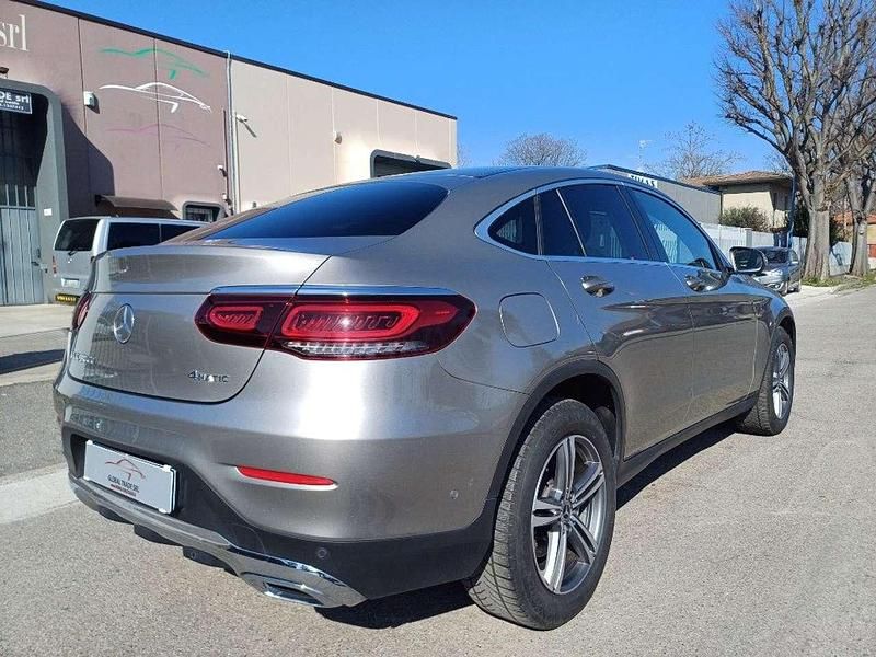 Usata Mercedes GLC300 245 CV (180 kW) 2019 Marrone Coupé