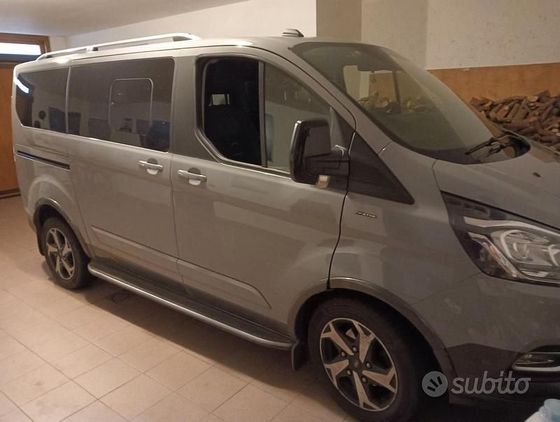 Usata Ford Tourneo 185 CV (136 kW) 2022 Monovolume