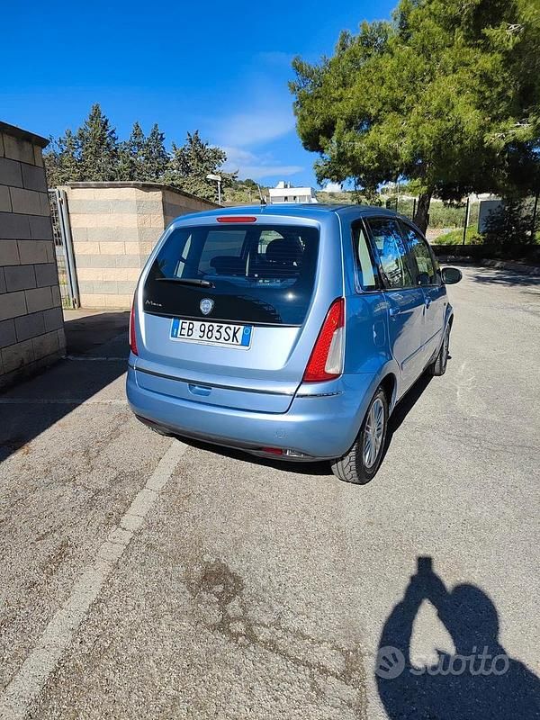 Usata Lancia Musa 90 CV (66 kW) 2010 Blu Monovolume