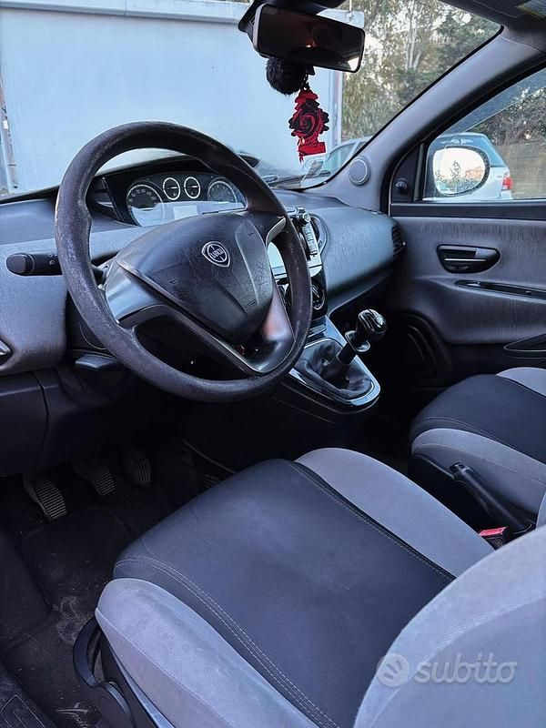 Usata Lancia Ypsilon Silver 69 CV (50 kW) 2014 Bianco Utilitaria