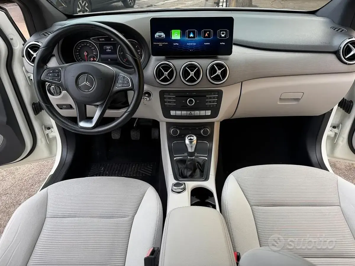 Usata Mercedes A160 Executive 90 CV (66 kW) 2015 Bianco Utilitaria