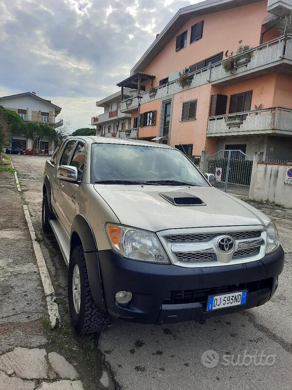 Usata Toyota HiLux 143 CV (105 kW) 2008 Grigio Pick-up