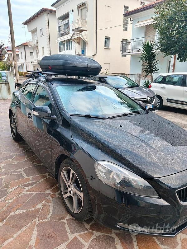 Nero Usata 2017 Volvo V40 Station wagon | 12.000 € - Immagine 1/4