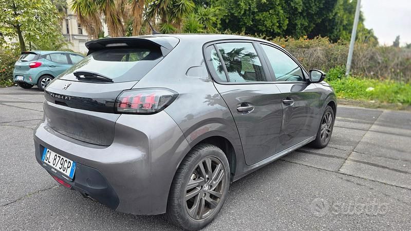 Usata Peugeot 208 102 CV (75 kW) 2022 Grigio Utilitaria