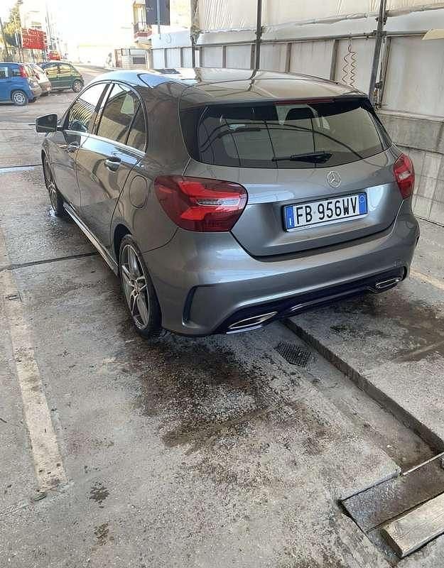 Usata Mercedes A180 Premium 122 CV (89 kW) 2015 Grigio Berlina