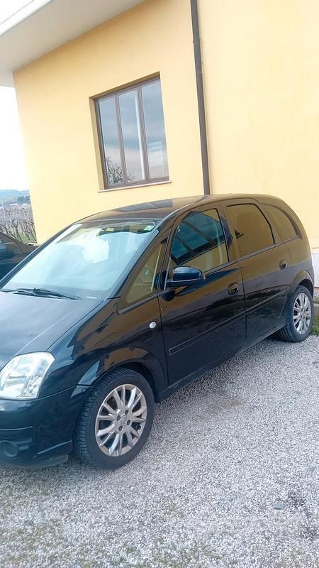 Usata Opel Meriva 90 CV (66 kW) 2009 Nero Monovolume