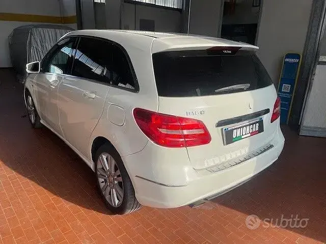 Usata Mercedes B180 Executive 122 CV (89 kW) 2012 Bianco Utilitaria