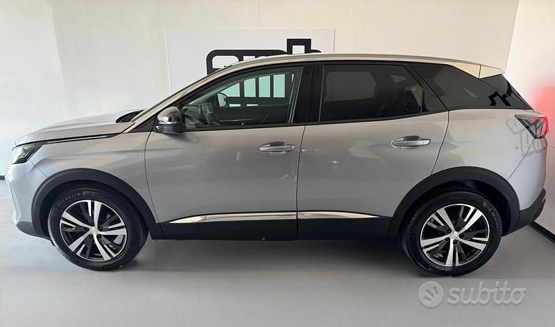 Usata Peugeot 3008 Allure 130 CV (95 kW) 2023 Grigio SUV