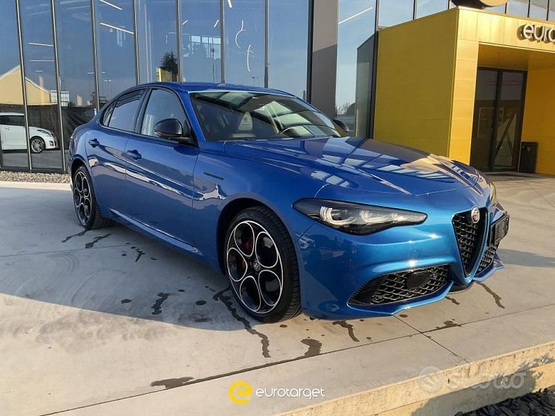 Blu/azzurro Usata 2023 Alfa Romeo Giulia Competizione Tre volumi | 45.500 € (Molto cara) - Immagine 1/4