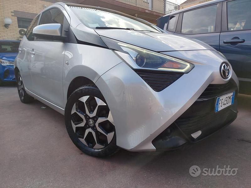 Usata Toyota Aygo 72 CV (52 kW) 2018 Grigio Utilitaria