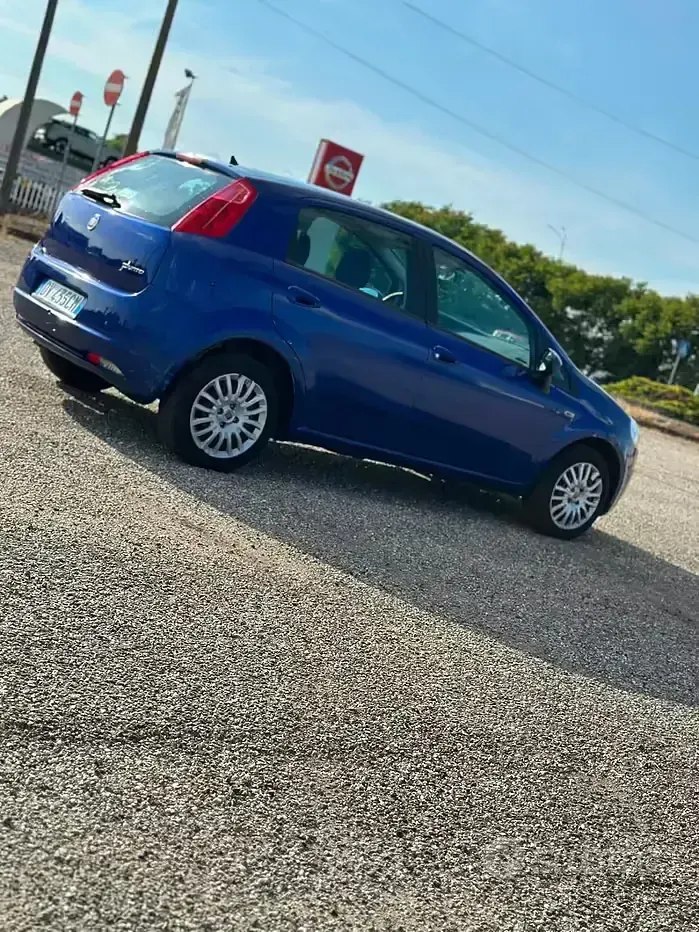 Usata Fiat Grande Punto Active 77 CV (56 kW) 2009 Bluazzurro Utilitaria