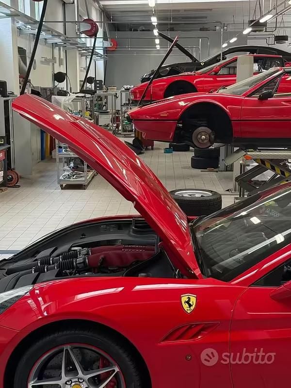 Usata Ferrari 458 600 CV (441 kW) 2015 Rosso Cabrio