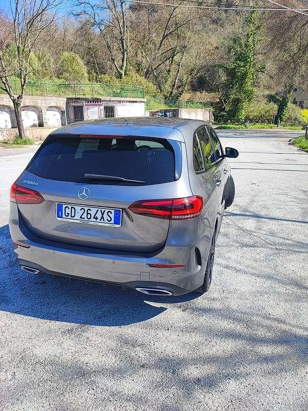 Usata Mercedes B180 Premium 116 CV (85 kW) 2021 Grigio Monovolume