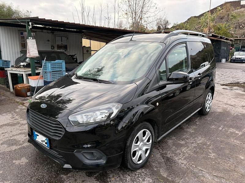 Usata Ford Tourneo Courier 74 CV (54 kW) 2019 Nero Monovolume
