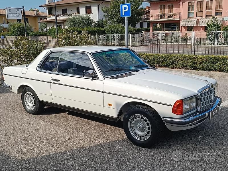 Bianco Usata 1980 Mercedes 230 Tre volumi | 13.000 € - Immagine 1/4