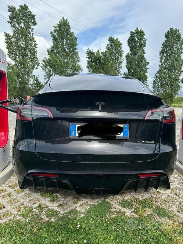 Usata Tesla Model Y Performance 392 kW (534 CV) 2024 Nero SUV