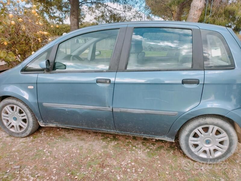 Usata Fiat Idea 95 CV (69 kW) 2003 Blu Monovolume