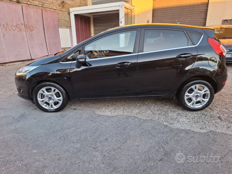 Usata Ford Fiesta 97 CV (71 kW) 2017 Nero Utilitaria