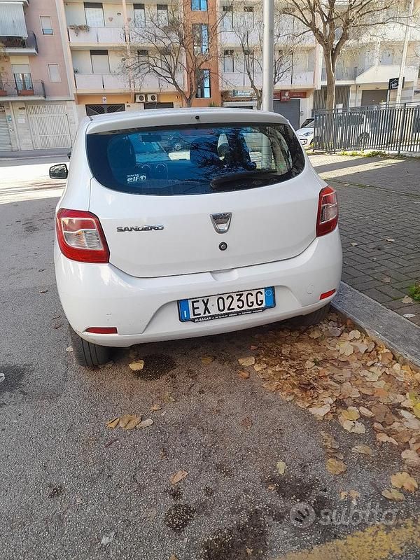 Usata Dacia Sandero 75 CV (55 kW) 2015 Bianco Utilitaria