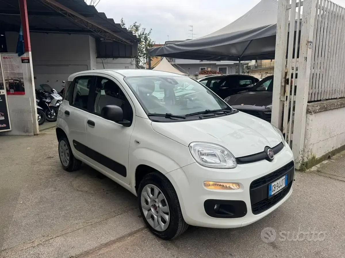 Usata Fiat Panda Lounge 85 CV (62 kW) 2020 Bianco Utilitaria
