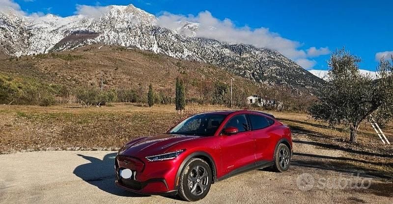 Usata Ford Mustang Mach-E 197 kW (269 CV) 2021 Rosso SUV