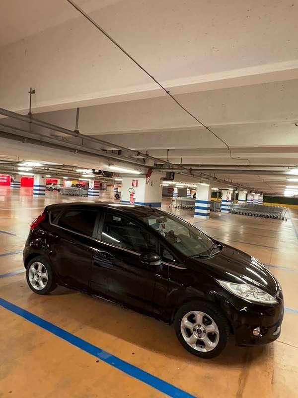 Usata Ford Fiesta Titanium 68 CV (50 kW) 2010 Berlina