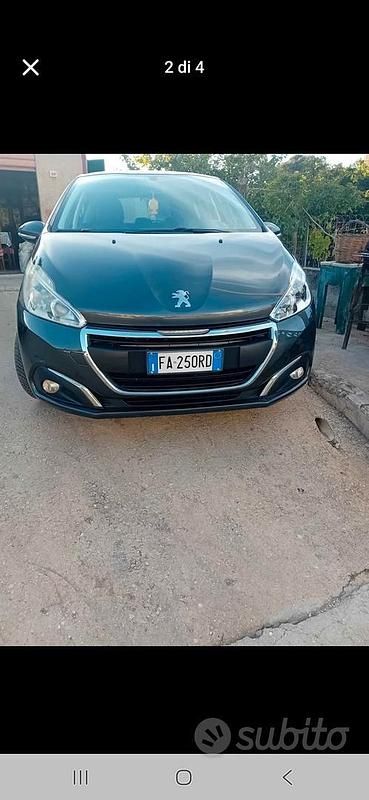 Usata Peugeot 208 2015 Nero Utilitaria