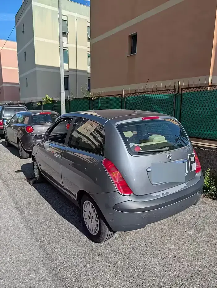 Usata Lancia Ypsilon 95 CV (69 kW) 2004 Grigio Utilitaria
