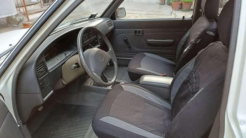 Usata Toyota HiLux 83 CV (61 kW) 1995 Bianco Pick-up