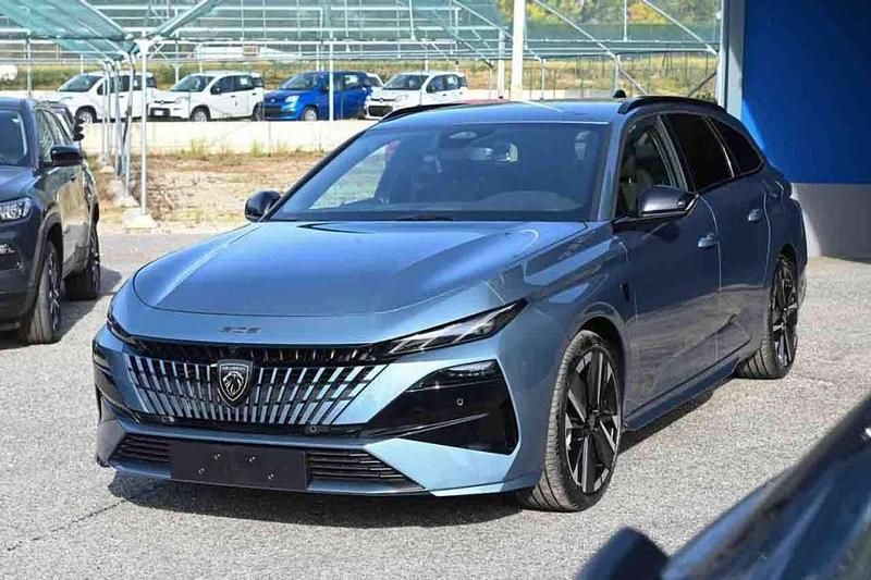 Blu Nuova 2025 Peugeot 308 SW GT Station wagon | 41.600 € - Immagine 1/4