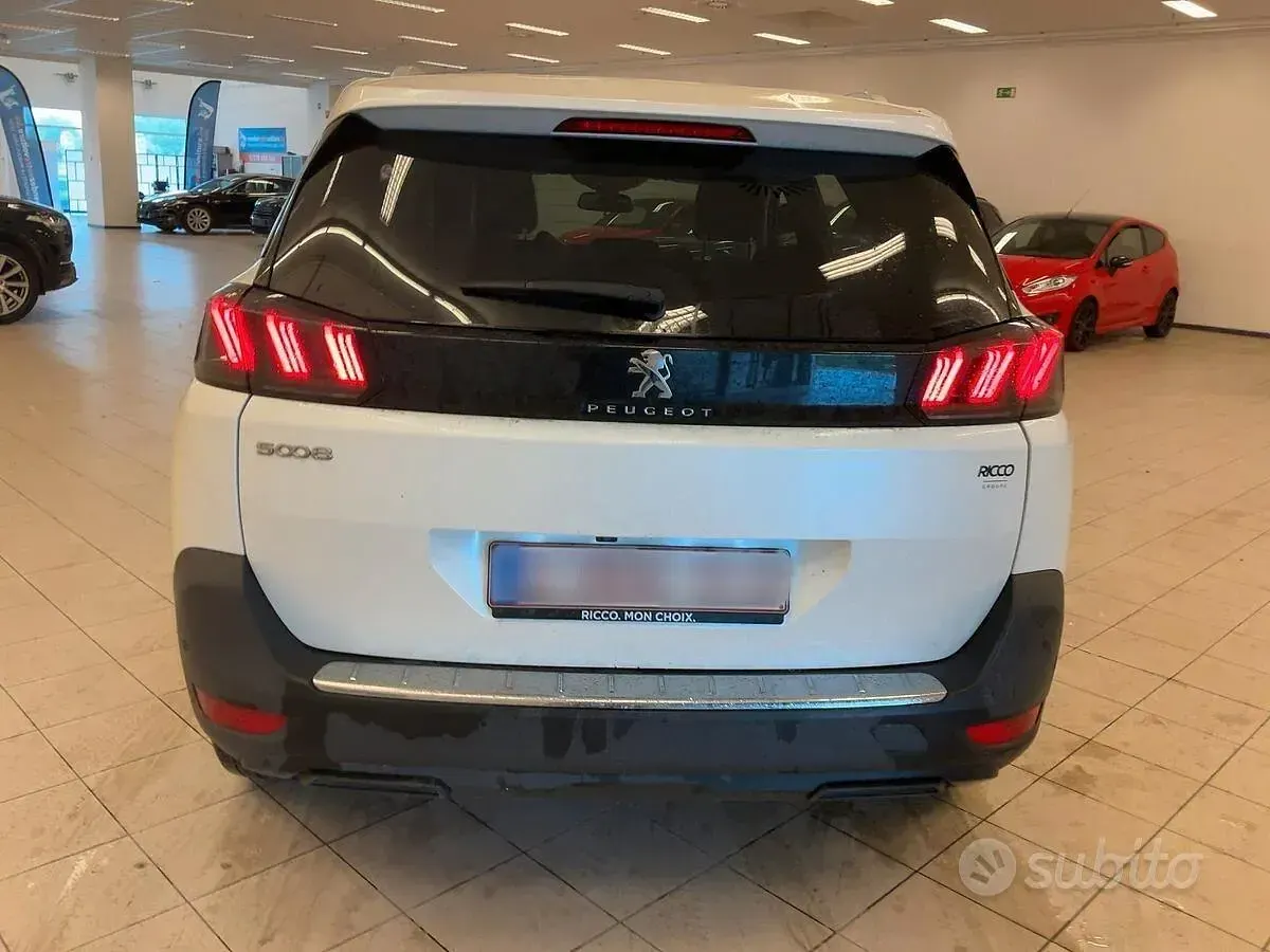 Usata Peugeot 5008 Allure 131 CV (96 kW) 2022 Bianco SUV