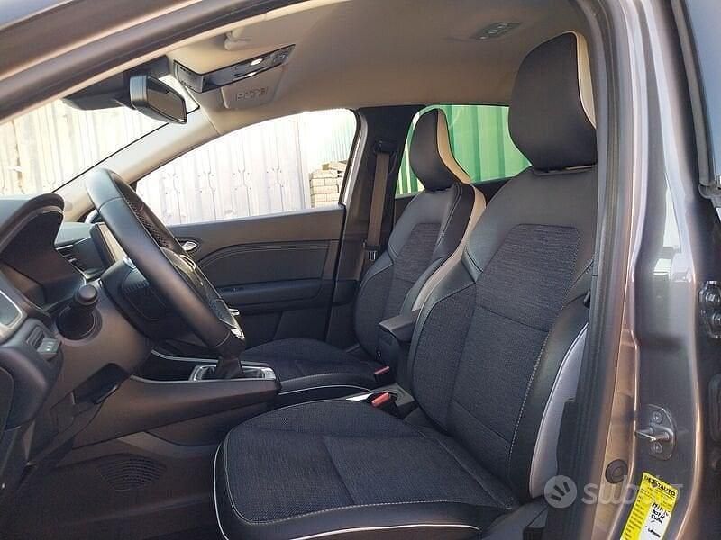 Usata Renault Captur Techno 101 CV (74 kW) 2023 Grigio SUV