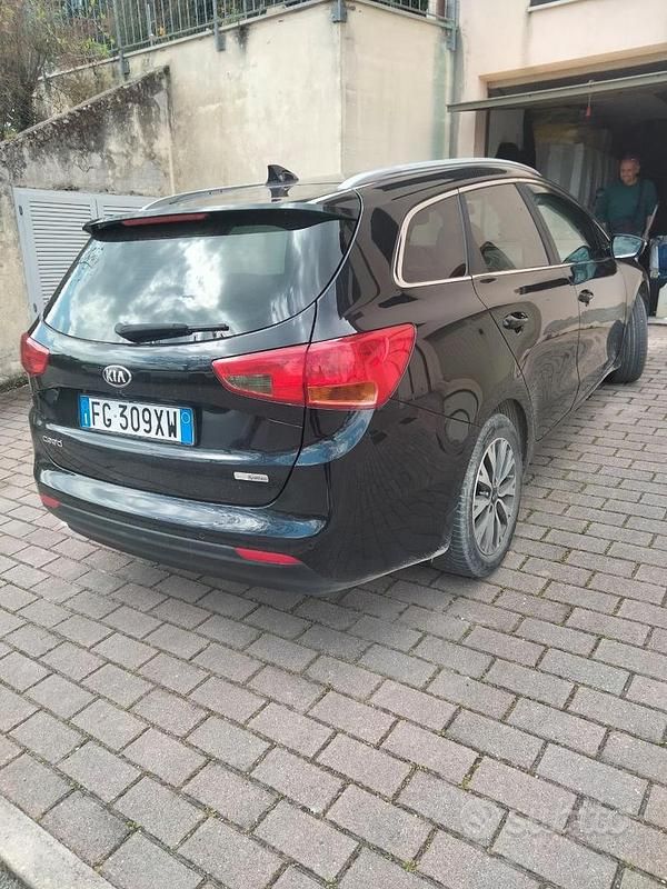 Begagnad Kia Ceed 136 HK (100 kW) 2017 Svart Halvkombi