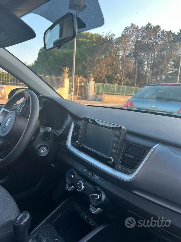 Second-hand Kia Stonic 110 CP (80 kW) 2018 Gri SUV