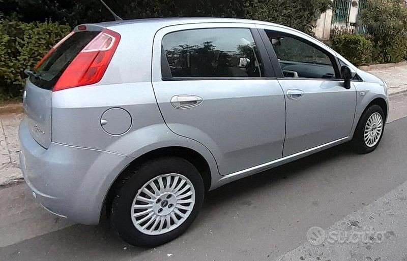Usata Fiat Grande Punto Active 77 CV (56 kW) 2006 Grigio Utilitaria