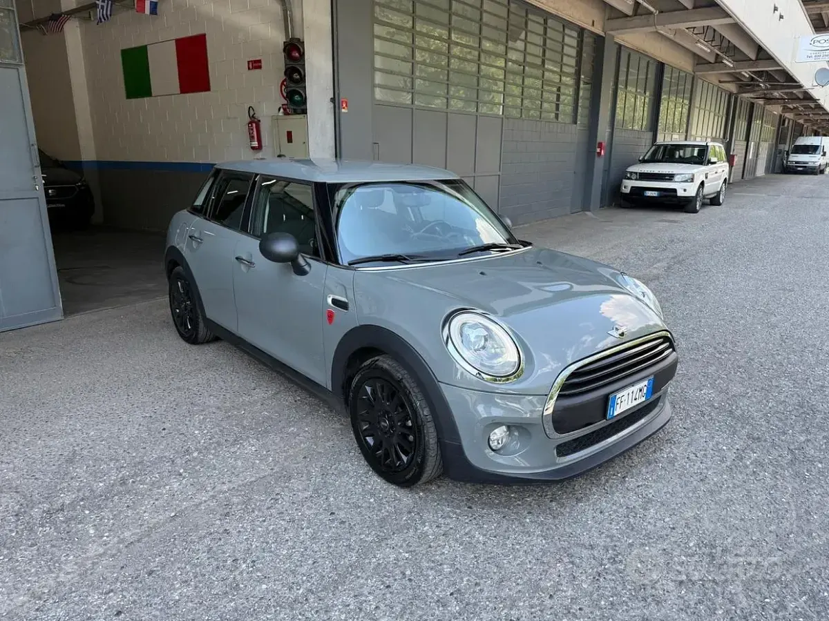 Usata Mini ONE 75 CV (55 kW) 2016 Grigio Utilitaria