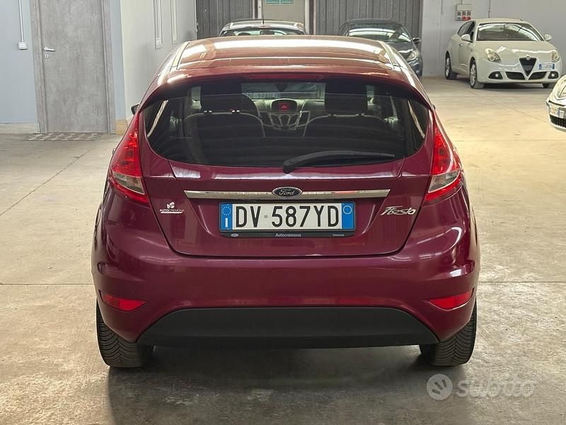 Usado Ford Fiesta Titanium 92 HP (67 kW) 2010 Roxo Citadino