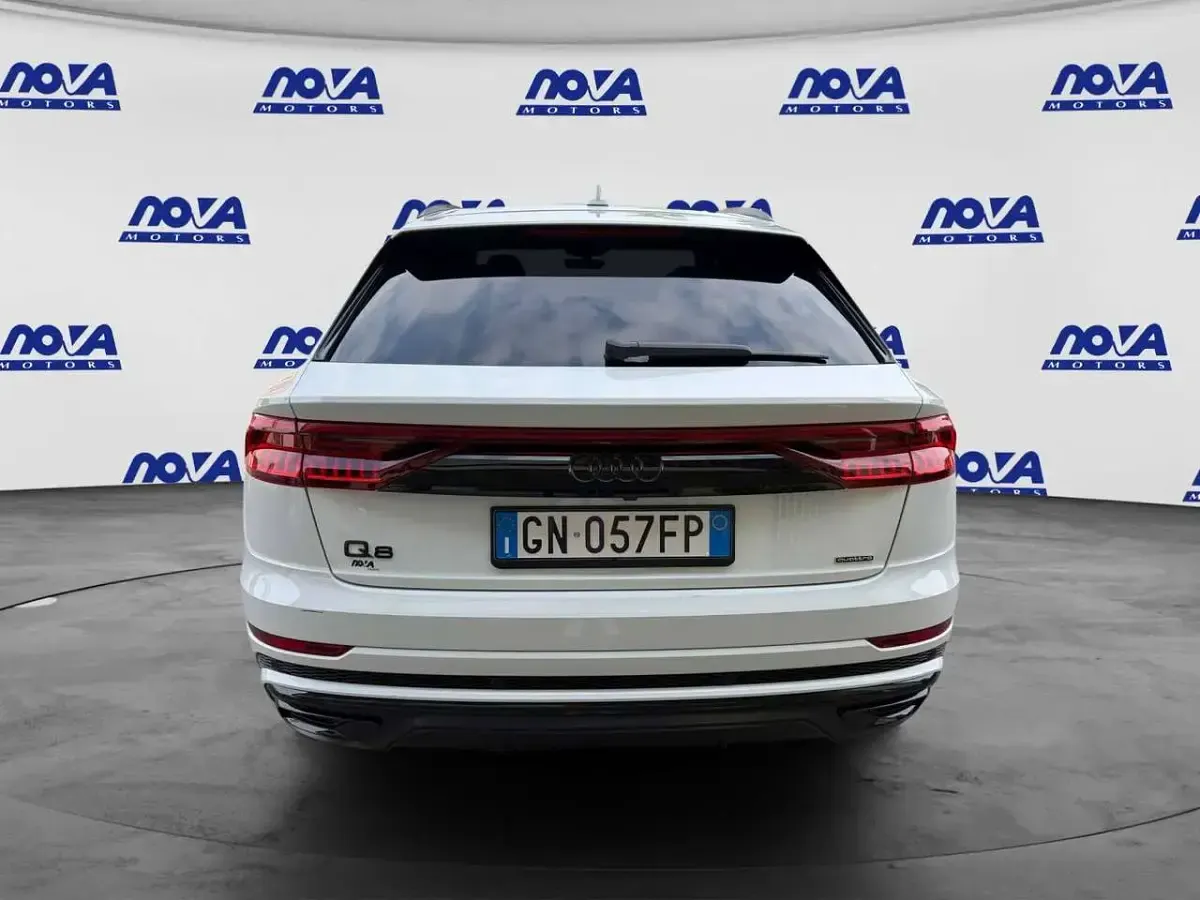 Usata Audi Q8 Sport 231 CV (169 kW) 2023 Bianco ghiaccio SUV