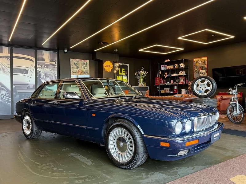 Usata Jaguar XJ40 241 CV (177 kW) 1995 Blu/azzurro Berlina