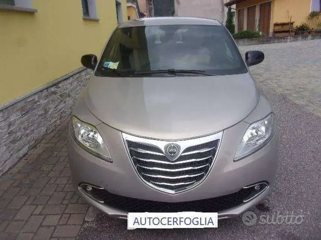 Usata Lancia Ypsilon Gold 69 CV (50 kW) 2014 Grigio Utilitaria