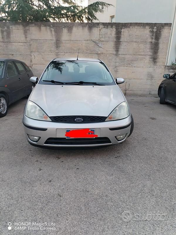 Usata Ford Focus 100 CV (73 kW) 2001 Grigio Berlina